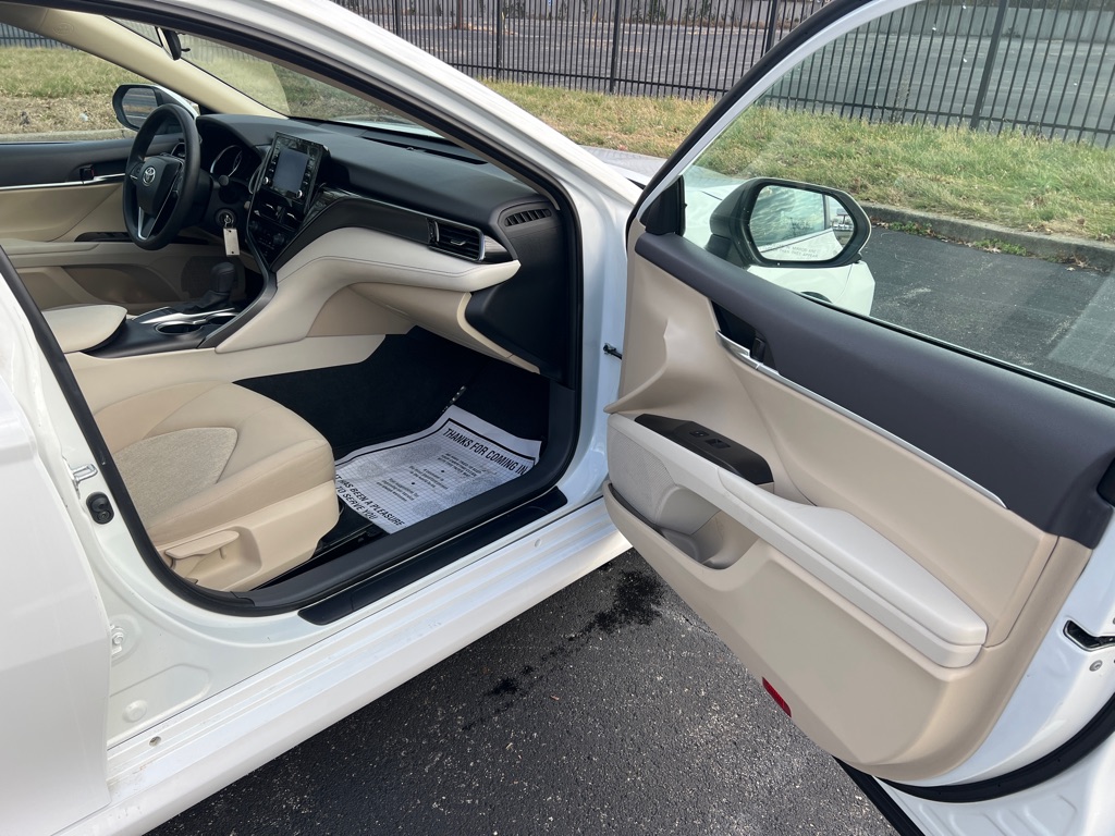 Photo 9 of this TOYOTA CAMRY