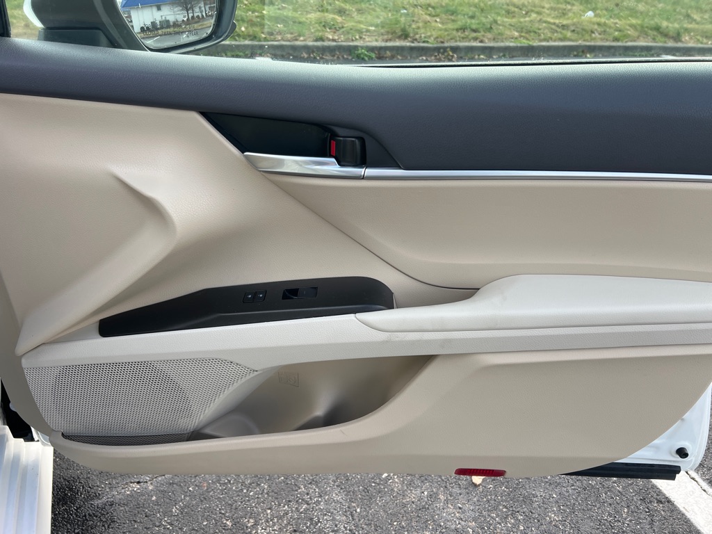 Photo 10 of this TOYOTA CAMRY