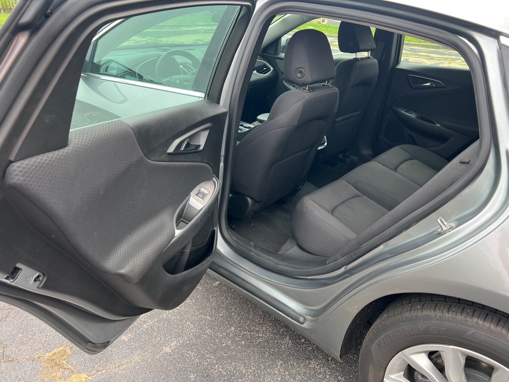 Photo 15 of this CHEVROLET MALIBU