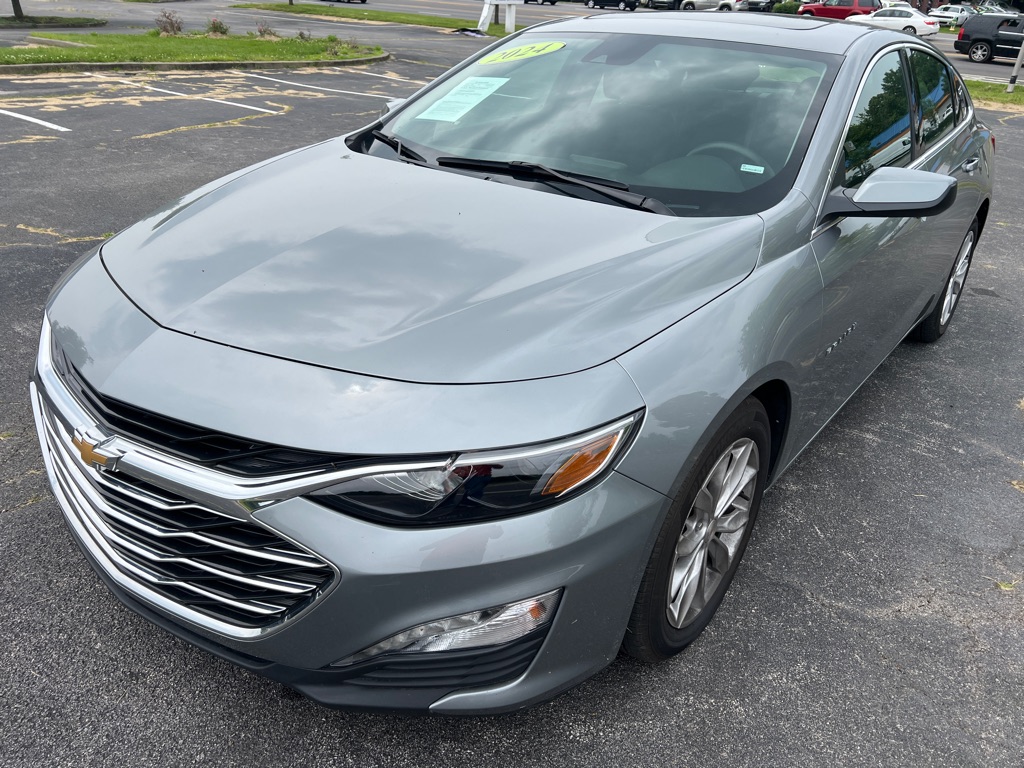 Photo 3 of this CHEVROLET MALIBU