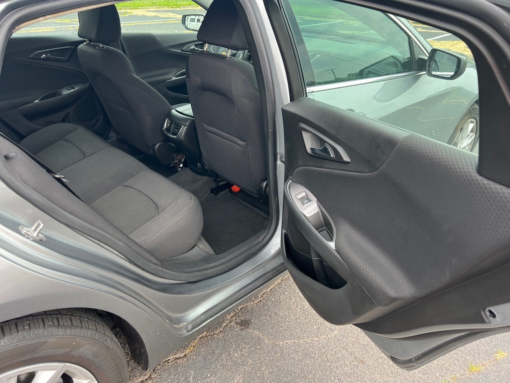 Photo 11 of this CHEVROLET MALIBU