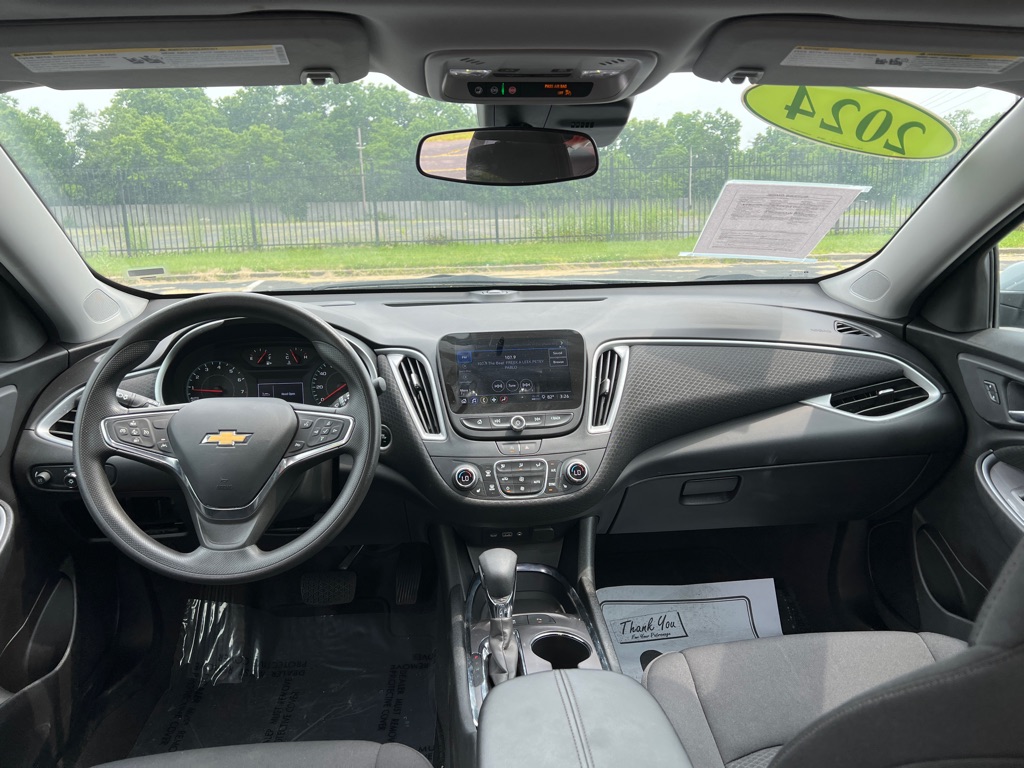 Photo 19 of this CHEVROLET MALIBU