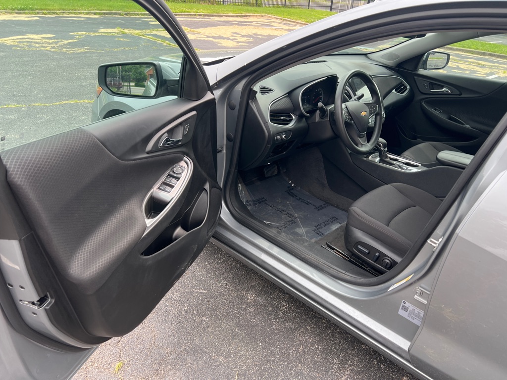 Photo 17 of this CHEVROLET MALIBU