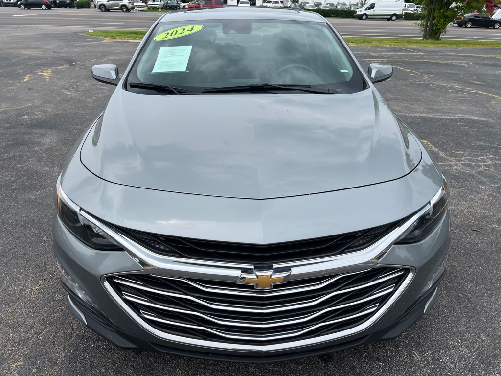 Photo 2 of this CHEVROLET MALIBU