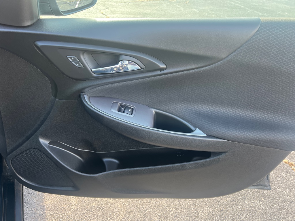Photo 10 of this CHEVROLET MALIBU