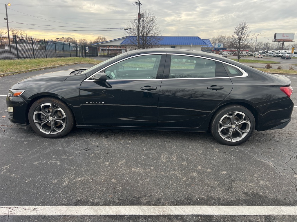 Photo 4 of this CHEVROLET MALIBU