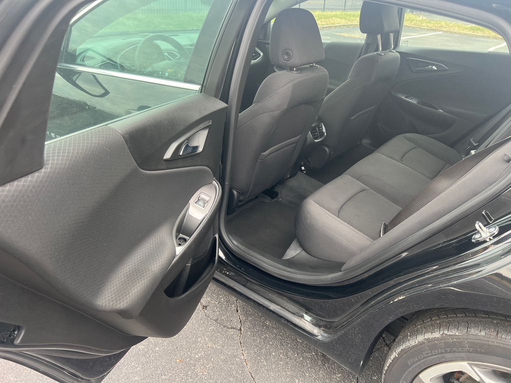 Photo 13 of this CHEVROLET MALIBU