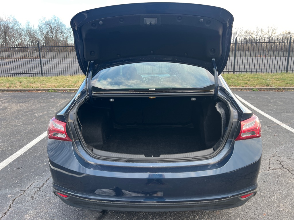 Photo 11 of this CHEVROLET MALIBU
