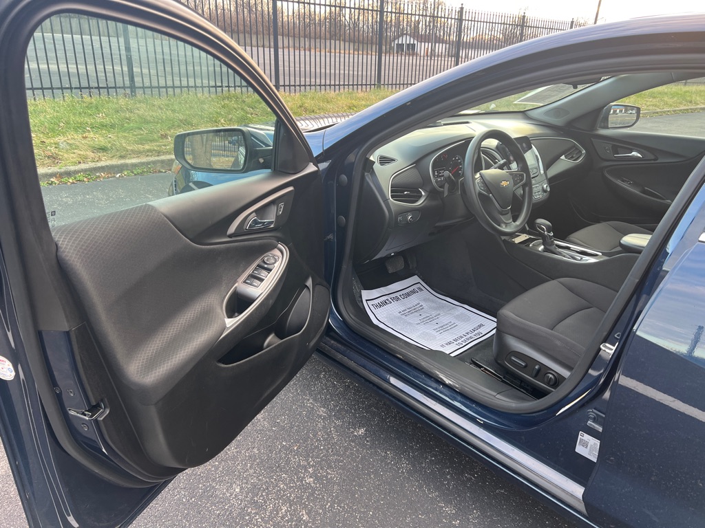 Photo 14 of this CHEVROLET MALIBU