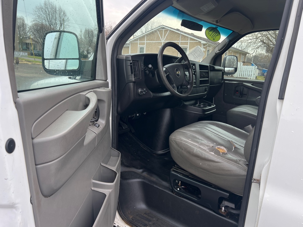 Photo 14 of this CHEVROLET EXPRESS G2500