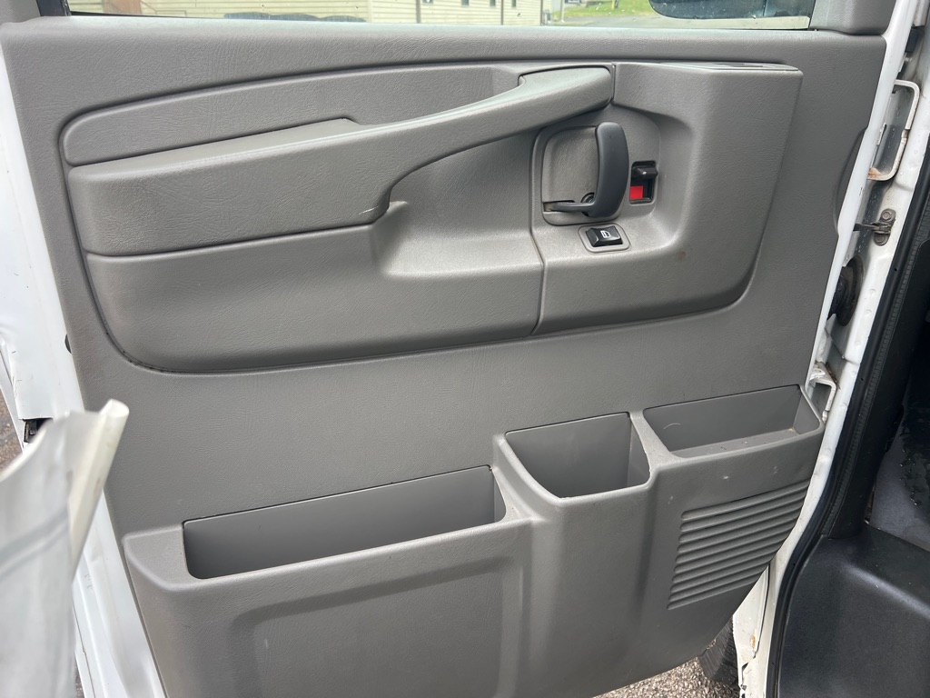 Photo 15 of this CHEVROLET EXPRESS G2500