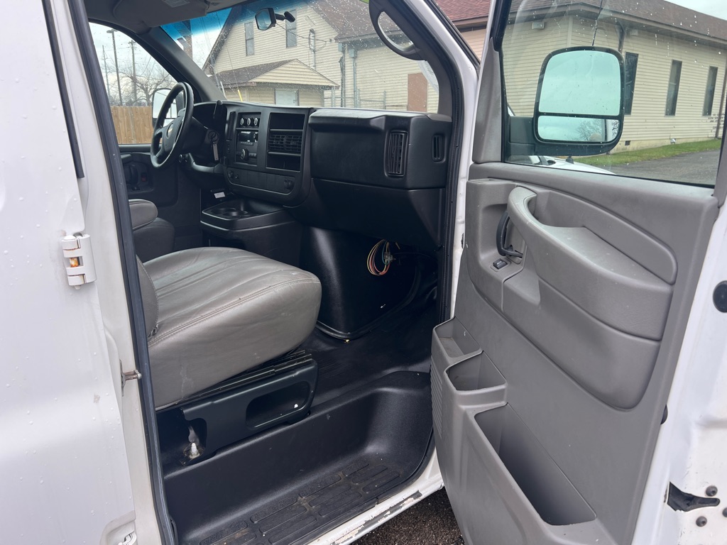 Photo 9 of this CHEVROLET EXPRESS G2500