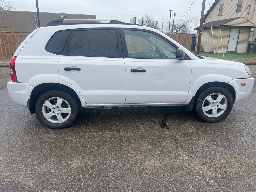 Photo 8 of this HYUNDAI TUCSON