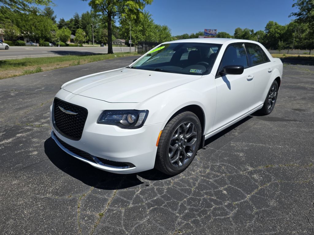 Photo 3 of this CHRYSLER 300