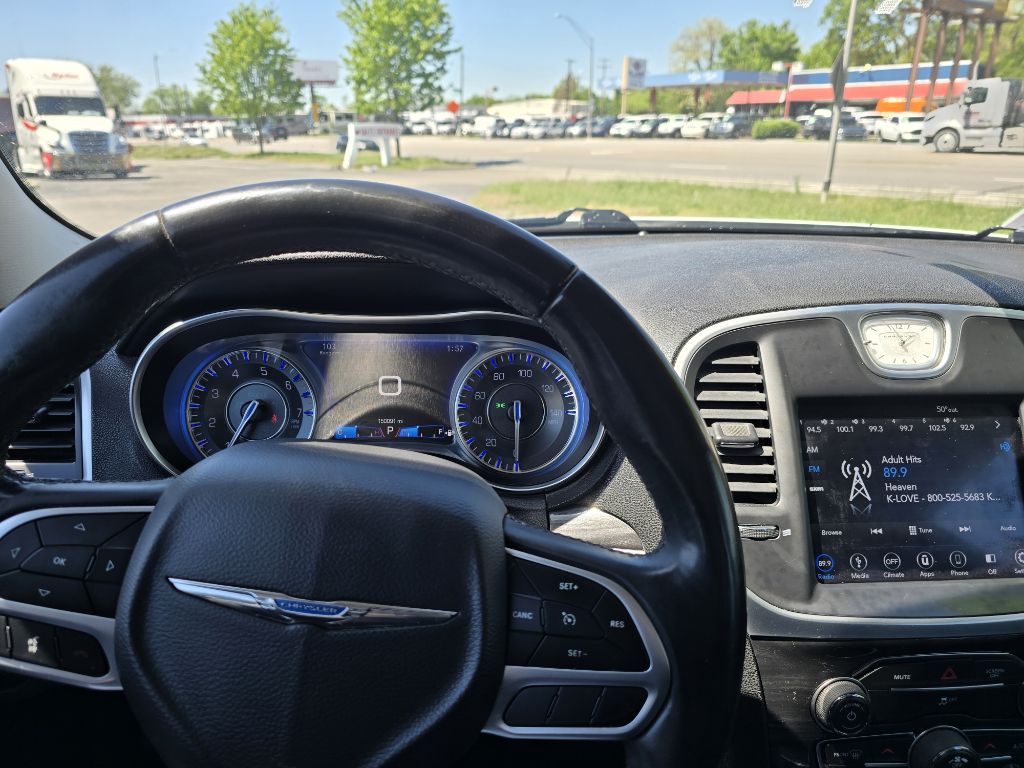 Photo 14 of this CHRYSLER 300