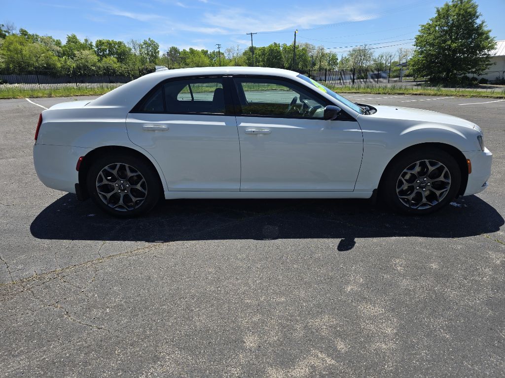 Photo 8 of this CHRYSLER 300