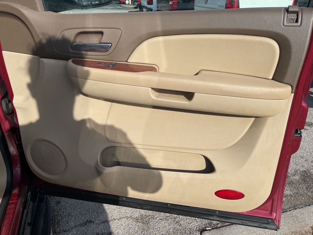 Photo 28 of this GMC YUKON