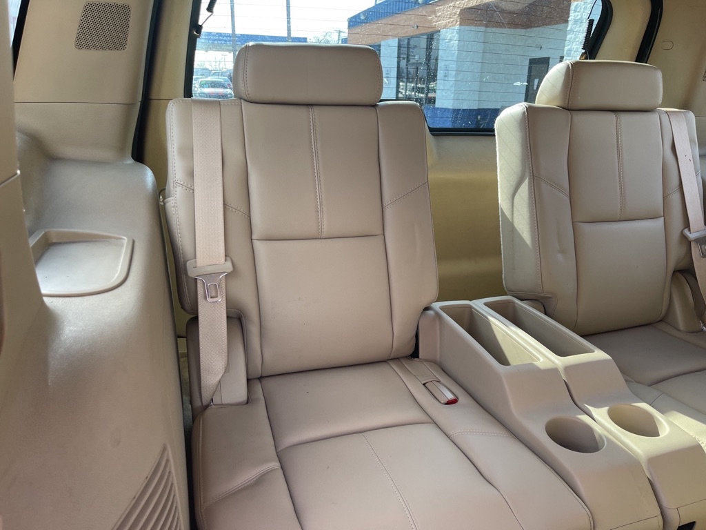 Photo 35 of this GMC YUKON