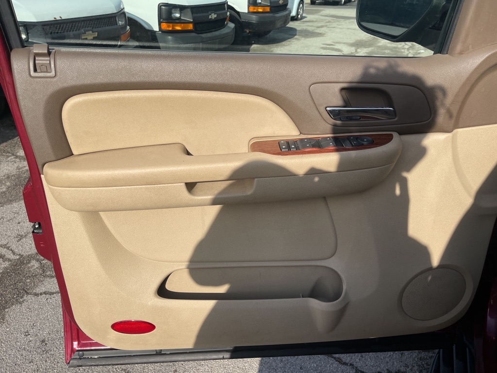 Photo 19 of this GMC YUKON