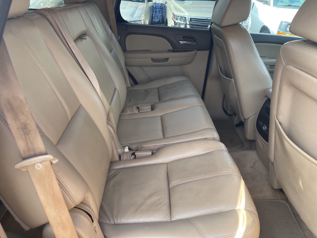 Photo 33 of this GMC YUKON