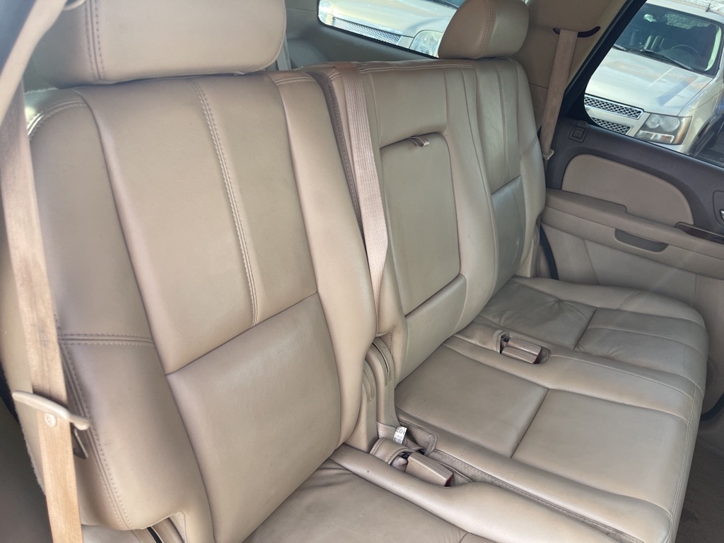 Photo 34 of this GMC YUKON