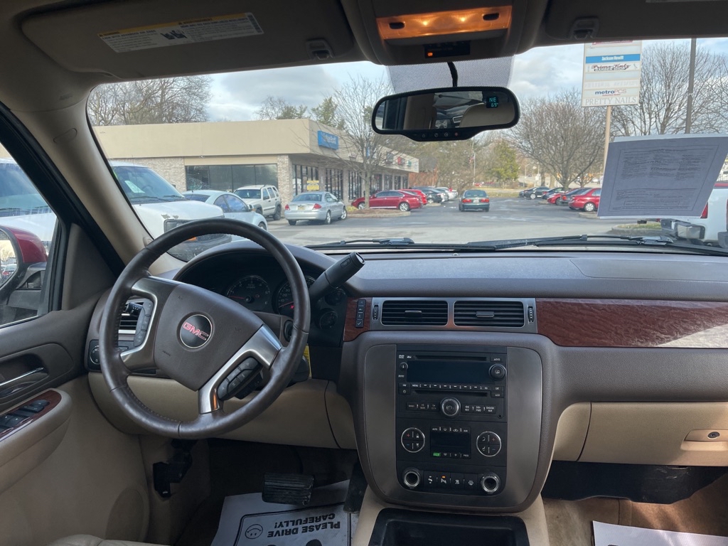 Photo 38 of this GMC YUKON