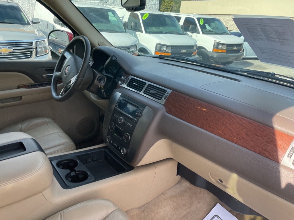 Photo 31 of this GMC YUKON