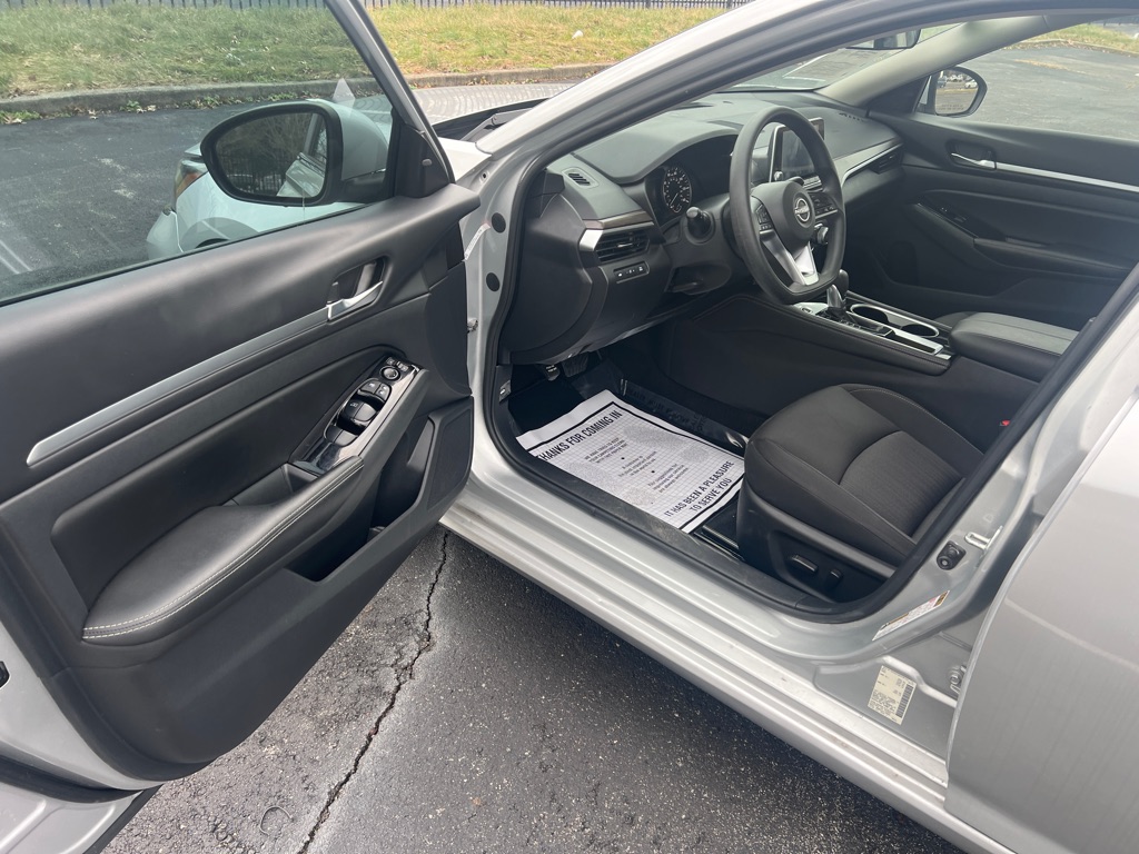Photo 15 of this NISSAN ALTIMA
