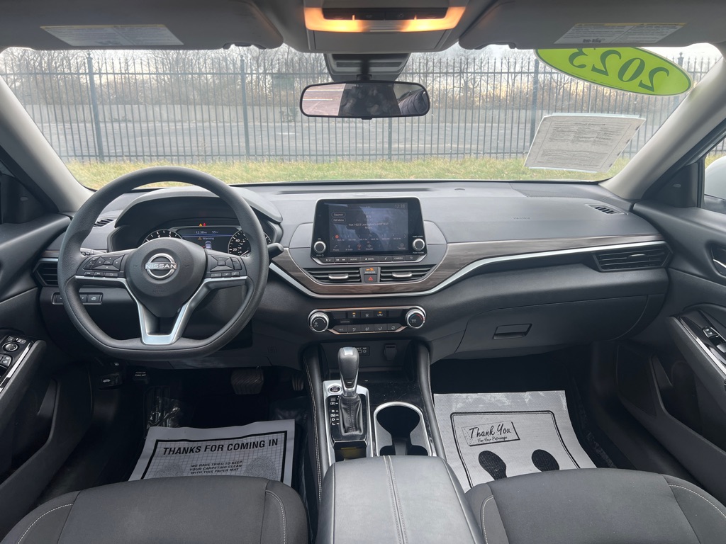 Photo 17 of this NISSAN ALTIMA