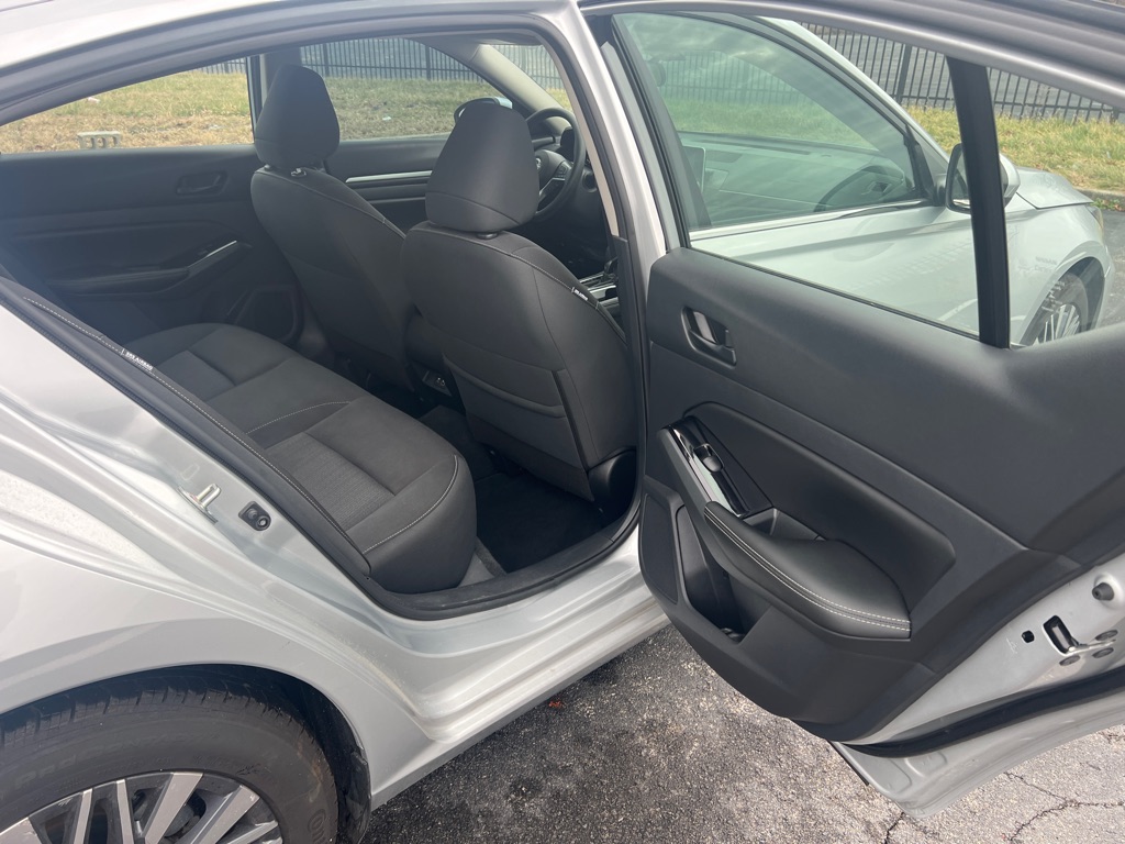 Photo 11 of this NISSAN ALTIMA