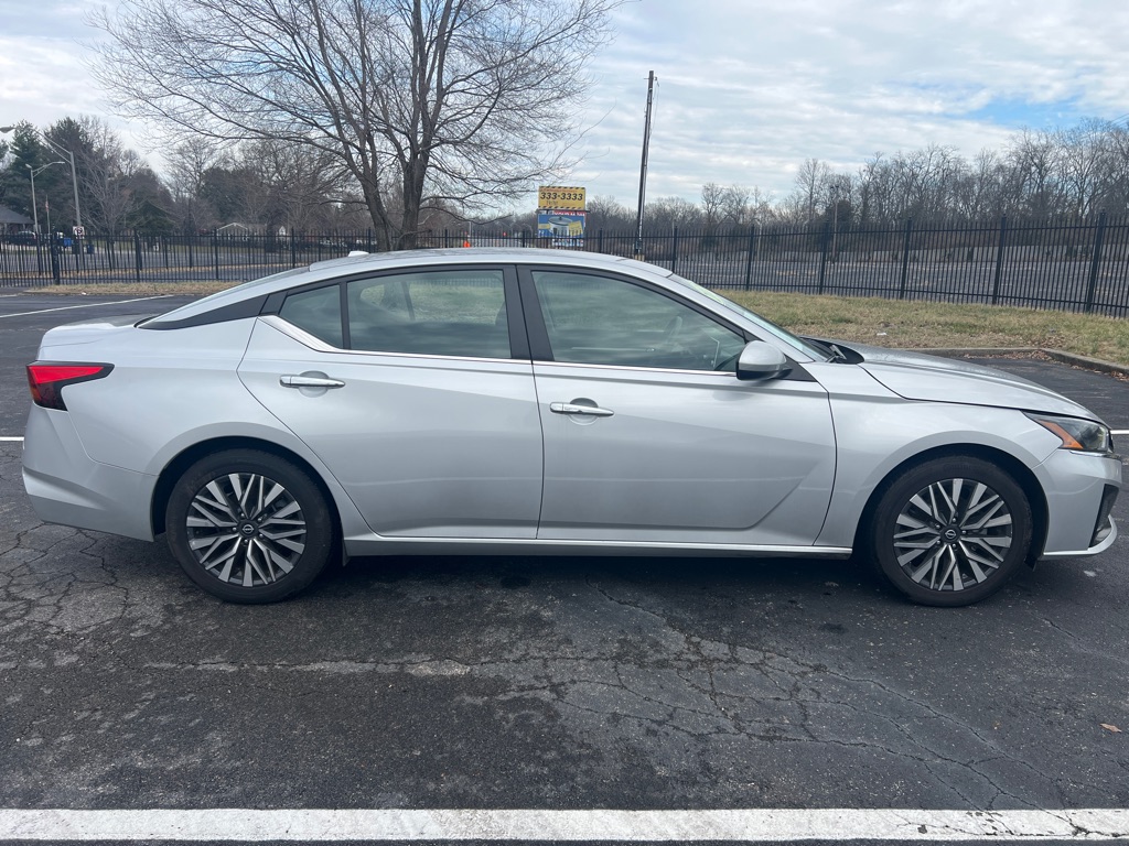 Photo 8 of this NISSAN ALTIMA