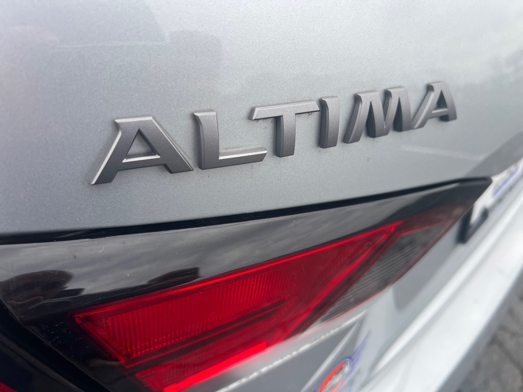 Photo 23 of this NISSAN ALTIMA
