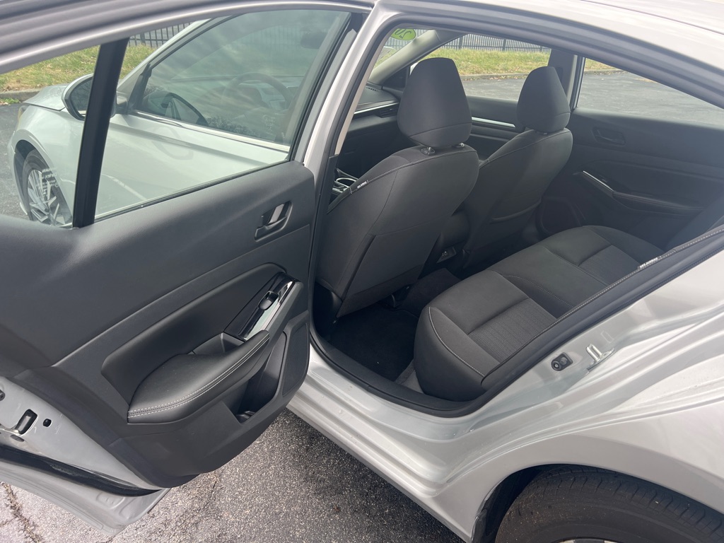 Photo 14 of this NISSAN ALTIMA