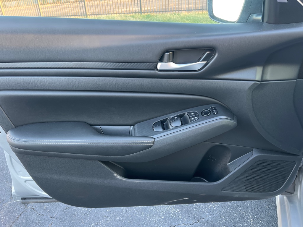 Photo 16 of this NISSAN ALTIMA