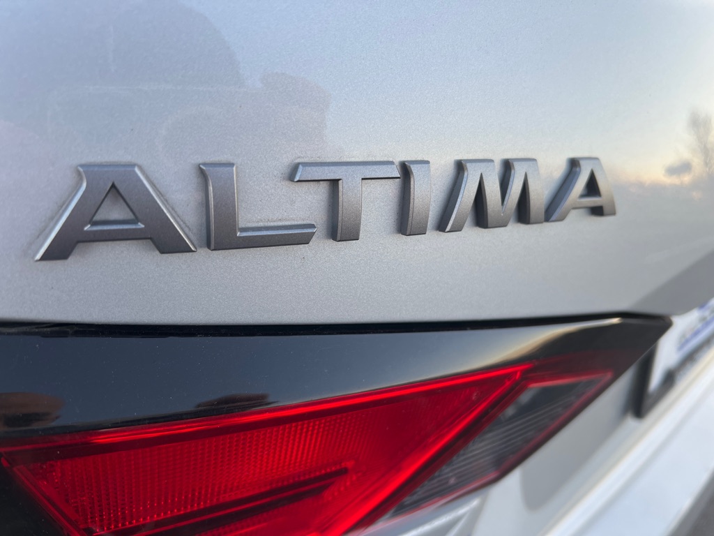Photo 23 of this NISSAN ALTIMA
