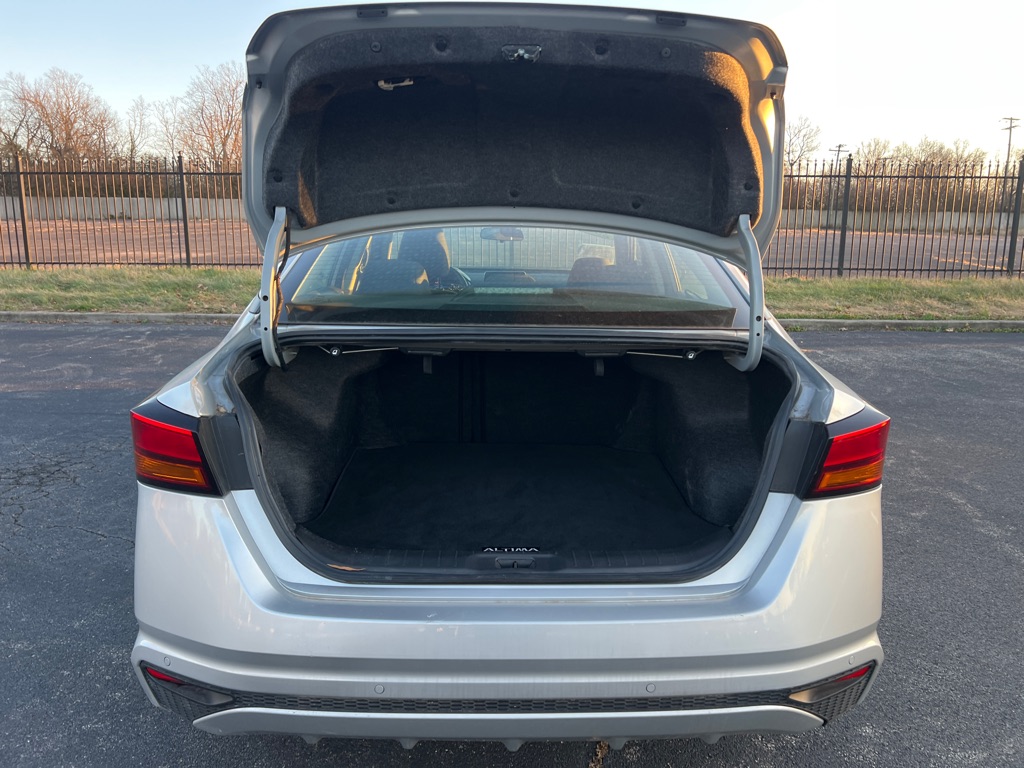 Photo 12 of this NISSAN ALTIMA