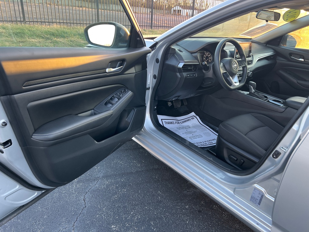 Photo 15 of this NISSAN ALTIMA