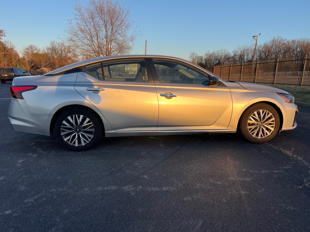 Photo 8 of this NISSAN ALTIMA