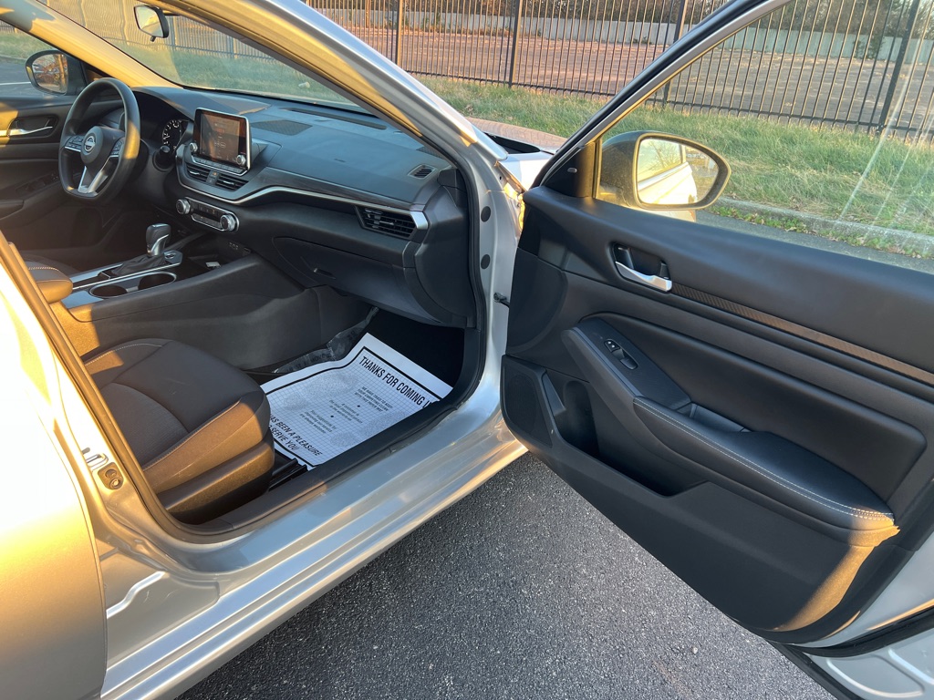 Photo 9 of this NISSAN ALTIMA