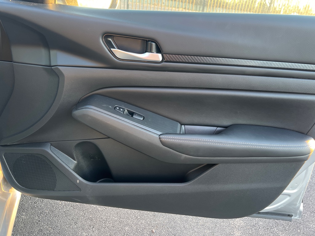 Photo 10 of this NISSAN ALTIMA