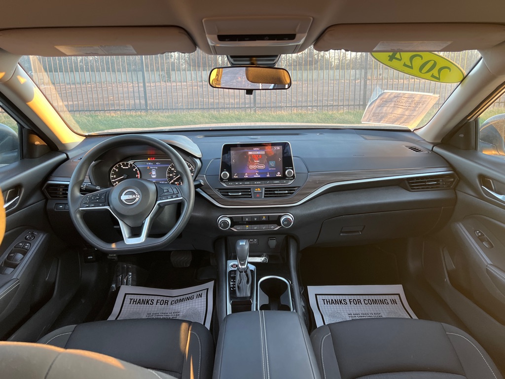 Photo 17 of this NISSAN ALTIMA