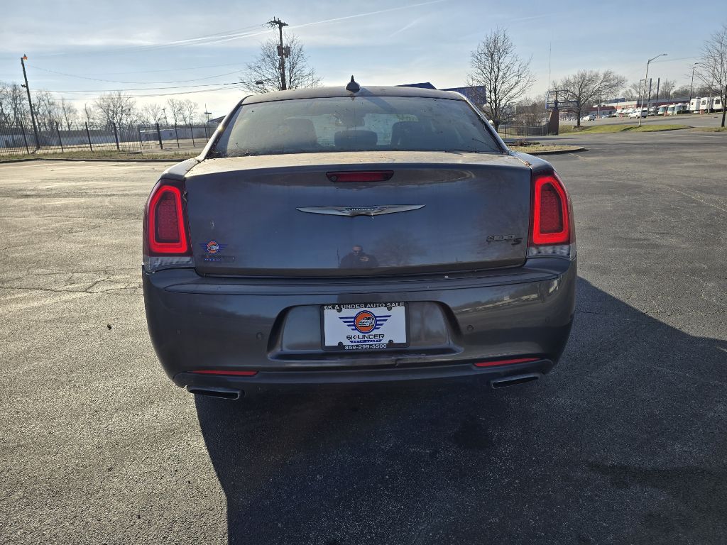 Photo 6 of this CHRYSLER 300