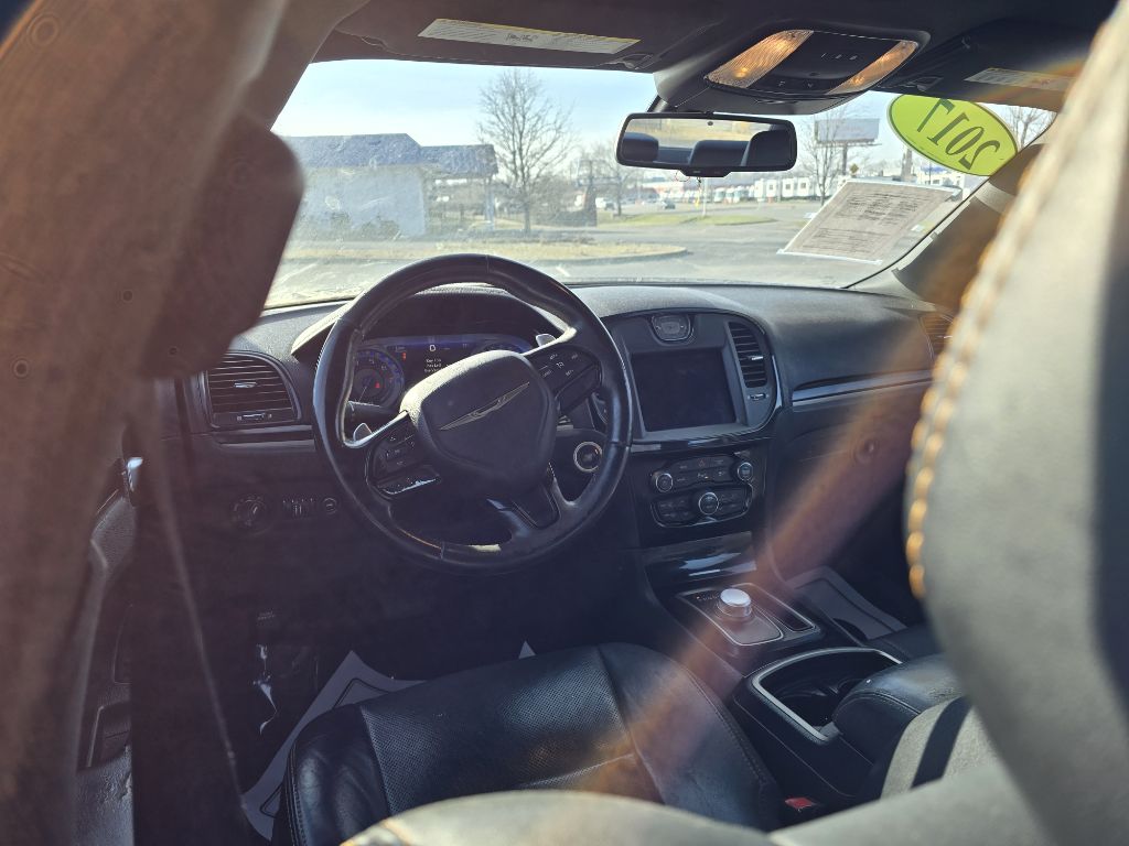 Photo 12 of this CHRYSLER 300