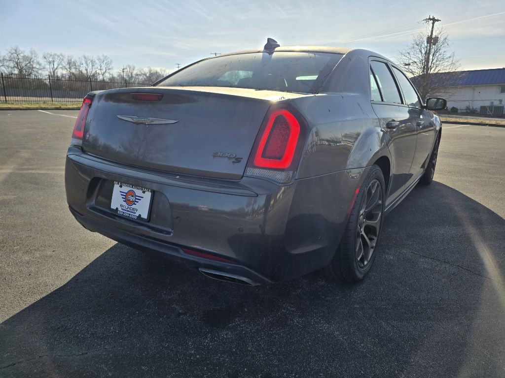 Photo 7 of this CHRYSLER 300
