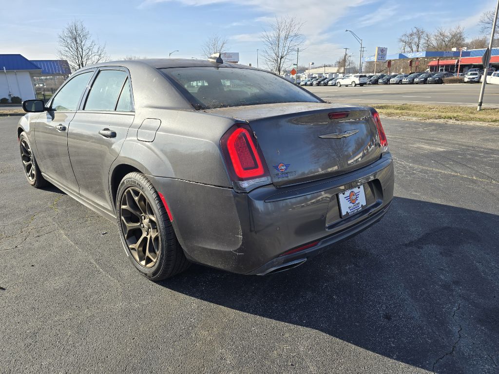 Photo 3 of this CHRYSLER 300