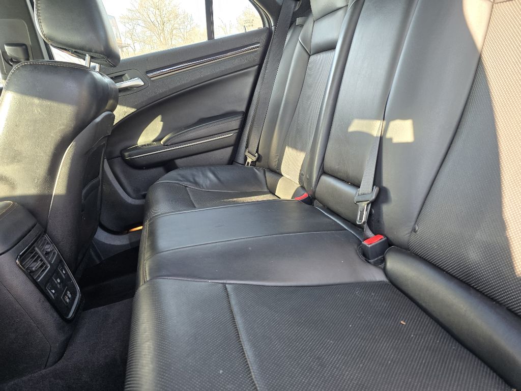 Photo 11 of this CHRYSLER 300