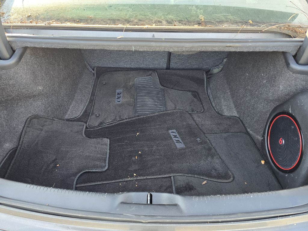 Photo 10 of this CHRYSLER 300