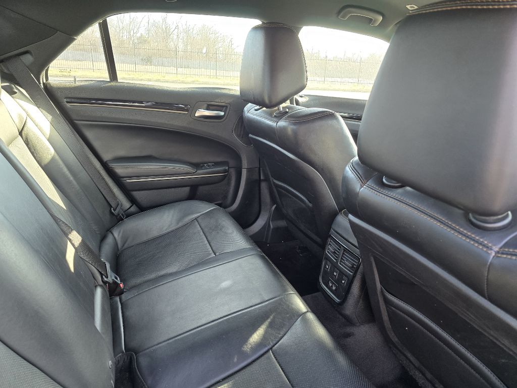 Photo 9 of this CHRYSLER 300
