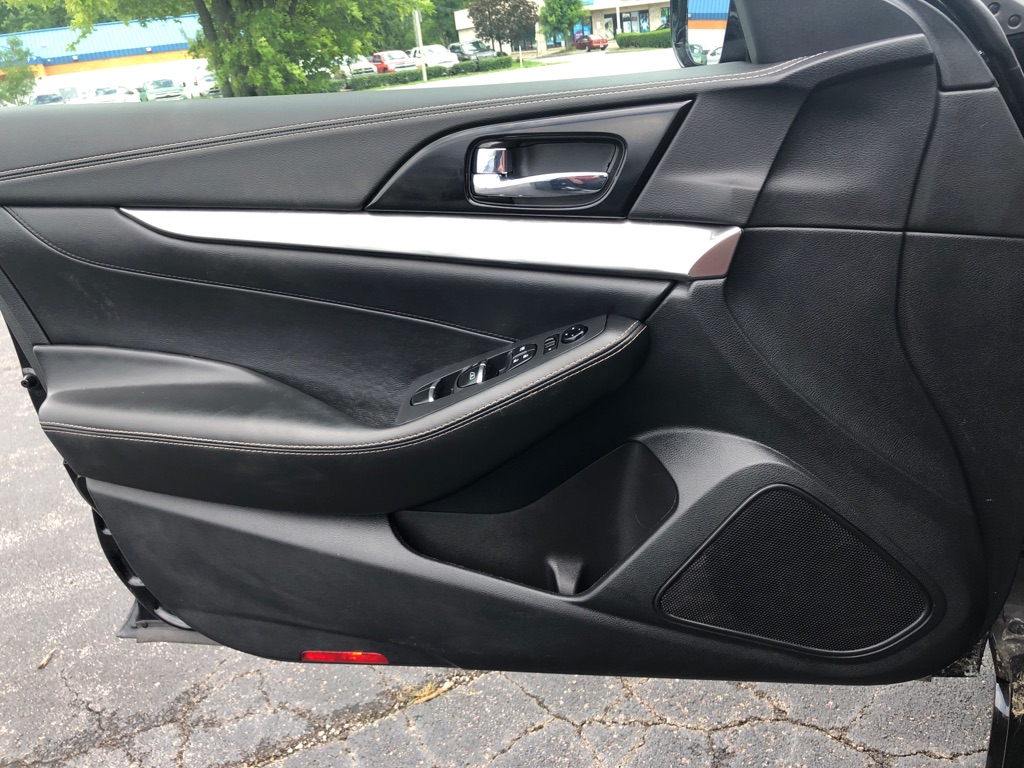 Photo 22 of this NISSAN MAXIMA