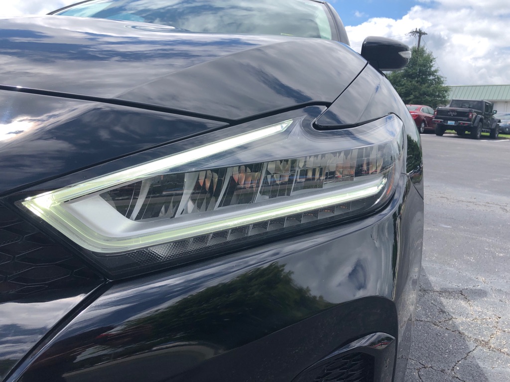 Photo 2 of this NISSAN MAXIMA